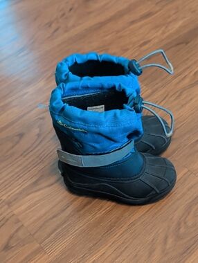 Columbia Kids Blue and Black Snow Boots